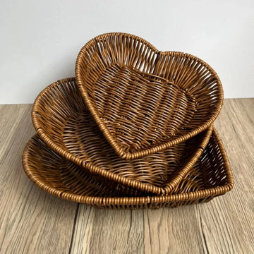 3pcs Multi-Uses Simulation Rattan Desktop Baskets for Bread Fruit Restaurant Display Basket Heart-Shaped Woven Storage Basket