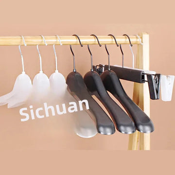 Wide-Shoulder Seamless Plastic Clothes Hangers Wholesale For Clothing Stores Fashionable Sturdy Clothes Hanger Without Trace