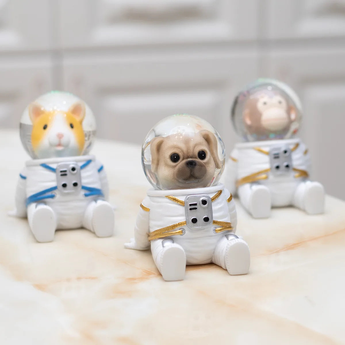 Astronaut Cartoon Shine Crystal Ball Figurine Toy Desktop Ornaments Resin Spaceman Party Funny Birthday Gift Desk Shelf Decor ﻿