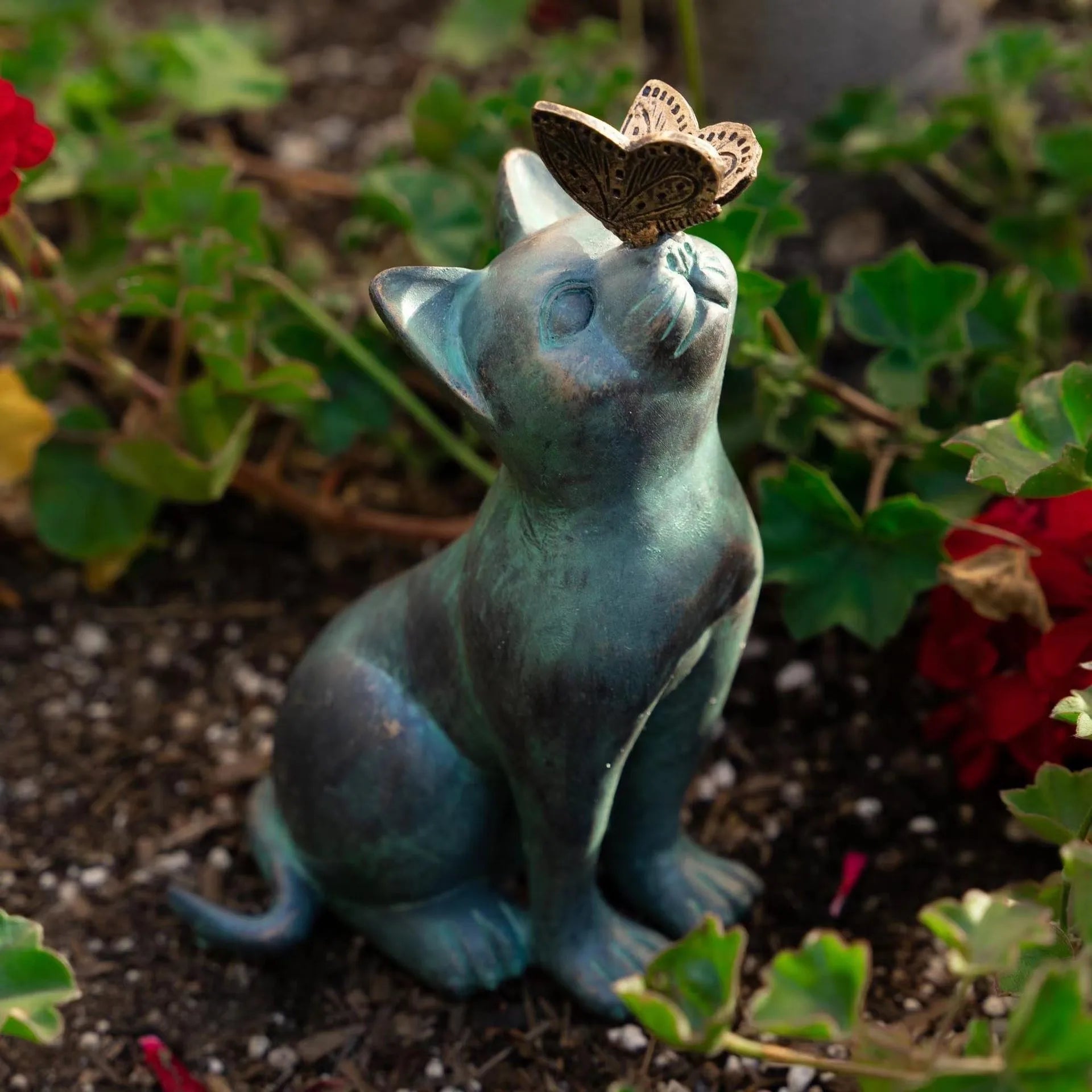 Curious Cat and Butterfly Garden Outdoor Sculpture Statue Bronze Lawn Porch Resin Figurine Home Decorations